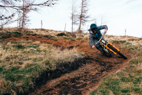 Dirtlej kombinézy a ďalšie vychytávky do chladných dní!